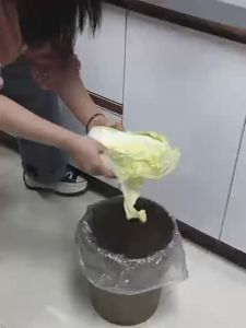 Ecoco Trash Bin Trash Can with Cover 7L/10L Wall Mounted Hanging Trash Bin For Kitchen Cabinet Door With Lid Recycle Rubbish Garbage Bin Trash Can E2236