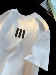 เสื้อยืดคอกลมแขนสั้นทรงหลวมสไตล์อเมริกันสตรีทสำหรับผู้ชายในช่วงฤดูร้อน เสื้อยืดคอกลมทรงเข้ารูปแบบลำลองสำหรับใส่ไปเที่ยวในเมือง