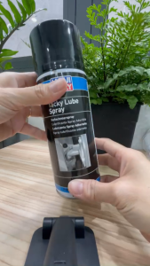 Mỡ bò nước Liqui Moly Tacky Lube Spray 2518 400ml NK Đức rất tiện lợi dùng xịt vào các nơi khó tra dầu mỡ thông thường
