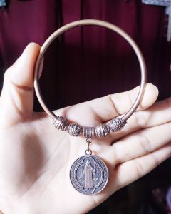 Door Hanger Chimes Bronze St. Benedict Miraculous Medal for House Protection Against Bad Spirit with Free Pouch