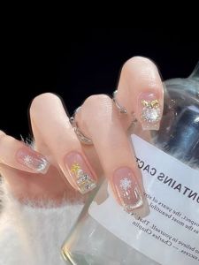 Luxurious Autumn Winter Snowflake Christmas Tree White Nail Art Cat Eye Design Wearable Nail Tips Gentle Color Series from China