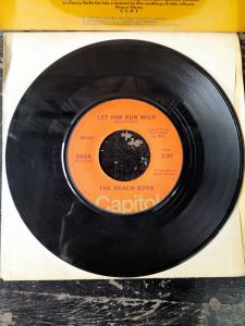 CALIFORNIA GIRLS LET HIM RUN WILD แผ่นเสียง vinyl 7" EP 45 rpm สภาพกำลังฟังได้ดี