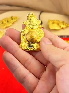 已开光 招财钥匙扣 先生推荐 新款日进斗金十二生肖财神爷转转钥匙扣挂件汽车用品礼物 Mr. Money-attracting Keychain Recommends A New Type of Keychain Pendant That Can Bring in A Fortune Every Day Featuring The Twelve Chinese Zodiac Signs and The God of Wealth. It Is A Car Accessory Gift