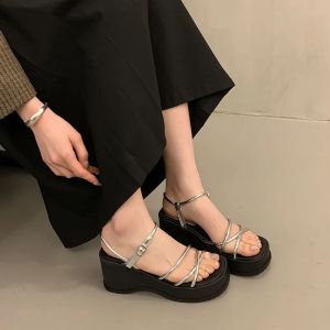 2024 New Sandals Womens Summer Exquisite and High end Thick Sole Elevated Fashion Sandals