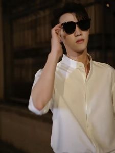 Local Delivery-Summer short-sleeved shirt mens light luxury high-end stand-up collar light style mens Korean version slim-fit no-ironing ice silk five-and-a-half mid-sleeved slim-fit senior feeling drape shirt