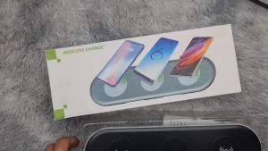 แท่นชาร์จไร้สาย 3in1 Wireless Charger สำหรับชาร์จiPhone และ Android สามารถใช้ชาร์จได้ทุกยี่ห้อกับรุ่นที่รองรับWireless Charger มีช่องUSB4ช่อง ชาร์จพร้อมกันได้