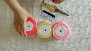 ริบบิ้นผ้าซาติน (2 นิ้ว) 5cm ยาว 25 หลา .ใช้สำหรับผูกเป็นริบบิ้น หรือตกแต่ง