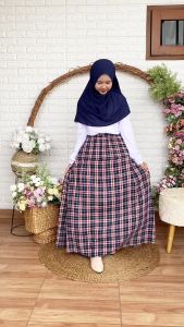 Rok Motif Kotak Korea: Pilihan Trendy untuk Anak Perempuan