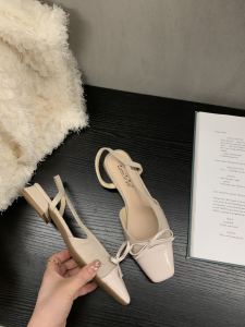 รองเท้าแตะส้นแบนหัวเหลี่ยมสีม่วงสำหรับผู้หญิง ฤดูร้อน 2025 รองเท้าแตะหัวเหลี่ยมแบบสวมหัวรัดด้วยโบว์ผูกเชือกแบบนุ่มสำหรับผู้หญิง