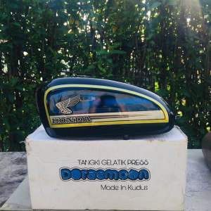 Tangki glantik tangki honda cb 100 tangki preess doraemon mentah bahan tebal cat glossy real gambar