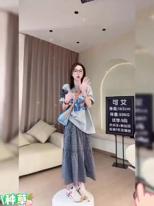 XUNYI | Bộ Áo Thun In Chữ Vintage và Váy Caro Hàn Quốc