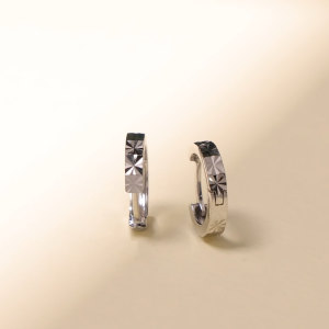 Chow Sang Sang 周生生 950 Platinum Delicate Engravings Design Earrings for Women 14722E