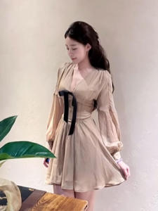 French Fashion Elegant Unique V-Neck Waist-Cinched Dress Gentle Sweet Style Long Sleeve Princess Dress for Autumn And Winter