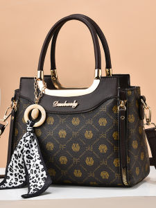 Fashionable Ladies Handbag 2025 New Autumn Winter Simple Stylish Single Shoulder Slant Print Womens Bag Versatile Handbag