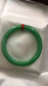 Vòng cẩm thạch Lý Đậu 48mm Size vòng 48mm x cọng 7mm xanh ngọc bông đậu Nữ tay nhỏ 30kg - 48kg đeo ạ có 650k ạ