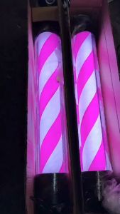 ไฟหมูน สีชมพู เพื่อหน้าร้าน สำหรับการเสริมสวย เป็นไฟประดับที่ได้รับการสร้างด้วยสีชมพู