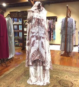 Mukena Tissue by Dian Pelangi LIMITED EDITION Mukenah Rukuh Busana Perlengkapan Ibadah Wanita Muslim Hantaran Cantik Anggun Modis Modern Elegan Mewah Motif Terbaru Motif Batik Abstrak Kekinian