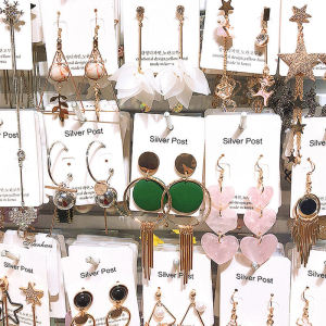 ต่างหูไข่มุกทรงยาวสไตล์ฤดูใบไม้ผลิและฤดูร้อนสำหรับผู้หญิง ต่างหูแบบพู่หรูหราสไตล์ย้อนยุค ต่างหูแบบยาว ต่างหูไข่มุกแบบแฟชั่น