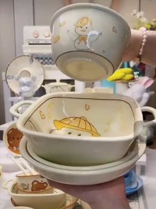 ชุดจานเซรามิกลายเป็ดน่ารัก พร้อมช้อนและถ้วย 3 ชิ้น สำหรับหนึ่งท่าน ดีไซน์น่ารัก สำหรับอาหารเย็น