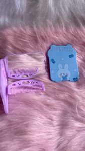 Gương mini kèm lược GƯƠNG TRANG ĐIỂM MINI gấp gọn tiện lợi họa tiết dễ thương nhỏ gọn bỏ túi