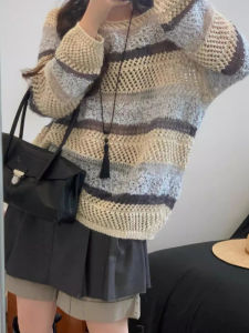 เสื้อถักขนสัตว์ผสมลายทางแบบเปิดหลัง ทรงปกติ แขนยาว คอกลม สำหรับผู้หญิง ฤดูใบไม้ร่วง 2025 แฟชั่นผู้หญิง