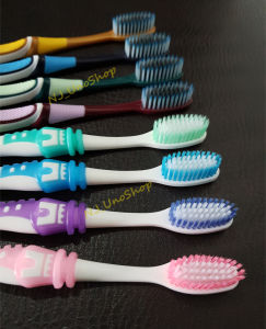 แปรงสีฟันผู้ใหญ่ แปรงสีฟันขนแปรงนุ่ม #911 คละสี (1 ด้าม/แพ็ค)