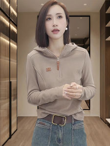 เสื้อสเวตเตอร์มีฮู้ดแบบมีซิปครึ่งตัวสำหรับผู้หญิง 2025 ฤดูใบไม้ร่วง/ฤดูหนาว ทรงหลวม แขนยาว ปกติ ปกติ ปกติ