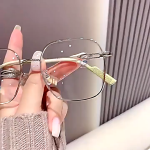 [จัดส่งในกทม] แฟชั่นเกาหลี แว่นกรองแสง เปลี่ยนเป็นสีน้ำตาล ออกแดดเปลี่ยนสี แว่นสายตาสั้นเลนส์ออ โตเมติก แว่นตา เลนส์ออโต แว่นสายตาสั้น แว่นสายตาออโต แฟชั่น แว่นกรองแสงสีฟ้า แว่นตาสายตาสั้น แว่นคอมพิวเตอร์ กรองแสงสีฟ้า Blue Light Block กันรังสี UV99%