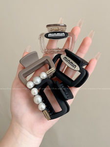 ตัวอักษรสี่เหลี่ยมด้านเท่าแบบด้านสำหรับผู้หญิง คลิปผมสไตล์ใหม่ 2025 คลิปหนีบผมด้านหลังศีรษะ คลิปหนีบผมสัตว์ทะเลลิง สไตล์สุดเก๋