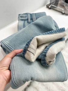 กางเกงยีนส์ทรงตรงบุขนแกะสีฟ้าอ่อนสำหรับผู้หญิง กางเกงขายาวทรงหลวม ทรงหลวม ทรงขากว้าง ทรงหลวม ฤดูใบไม้ร่วง/ฤดูหนาว