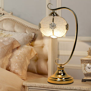 Modern European Style Bedside Lamp Golden Romantic Wedding Creative Night Light for Living Room Bedroom Decorative Table Lamp