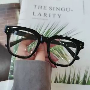 Phong cách mới lớn màu đen khung kính mặt mộc sinh viên khung lưới đỏ chống ánh sáng xanh thời trang FAVOURIE