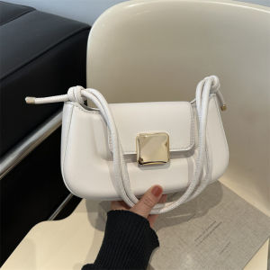 กระเป๋าสะพายข้างทรงสี่เหลี่ยมเล็กสไตล์วินเทจสำหรับผู้หญิง ดีไซน์เก๋ไก๋ 2024 กระเป๋าใต้วงแขนแบบสะพายข้างแบบใหม่ กระเป๋าหนัง PU สไตล์เกาหลี