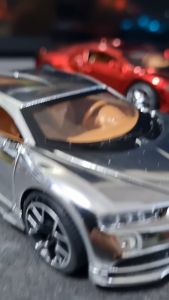 Diecast Miniatur Mainan Mobil Sedan Balap Bugatti Chiron Super Sport Metalik Chrome Besi Metal