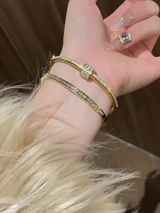 【Y2E2noa】 High-end Golden Titanium Steel Non-Fade Bracelet Female Plain Ring Zircon Bracelet Light Luxury Niche Bracelet