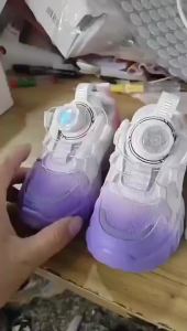 ali9 รองเท้าเด็กผู้หญิงรองเท้าปุ่มหมุนไล่ระดับสีตาข่ายระบายอากาศรองเท้าคุณพ่อรองเท้าสีขาวรองเท้ากีฬาเด็กวัยกลางและใหญ่อินเทรนด์