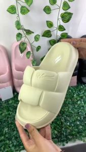 Sandal Selop Wanita Terbaru Sendal Selop Cewek HAzana Ringan Empuk Sendal Slip On Terbaru