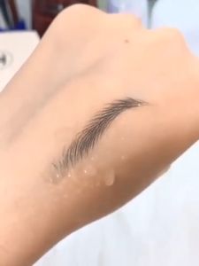 Extraction ดินสอเขียนคิ้ว เนื้อลิควิด แปรง กันน้ำ ติดทนนาน เจลเขียนคิ้ว 3 มิติ ปากกาเขียนคิ้ว ให้ขนคิ้วดูเป็นธรรมชาติTINT MY Eyebrow Pencil