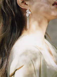 Elegant Silver Leaf Tassel Hoops with Diamond Embellishment Vintage Long Dangle Earrings Fashionable Retro Style Womens Jewelry