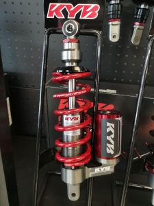 KYB Mio Fino GT 125 K Alpha ความยาว 300 mm เทียบใส่ Grand Filano โฉมปี 2022 ลงไปได้ โช้คแก๊ส​ ปรับความนุ่มแข็งสปริงได้