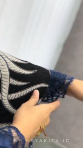 Couple Yasinta Kutubaru Detail Selendang Bahu Tunik Kebaya Lamaran Tunangan Kondangan Modern