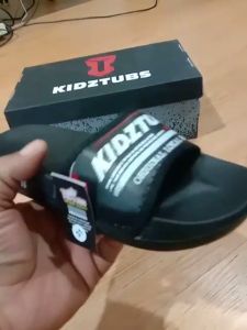 KIDZTUBS Sandal Anak Laki Laki Karet Slip On Selop Slide Jepit Karakter Hitam 6 10 Tahun Kaki Fashion 1316100224