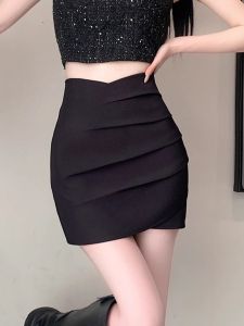 กระโปรงสั้นทรงเอเอวสูงทรงเข้ารูปสีดำไม่สมมาตรสำหรับผู้หญิง ฤดูใบไม้ผลิและฤดูร้อน 2024 กระโปรงสั้นทรงเข้ารูปทรงเข้ารูปสไตล์เกาหลี