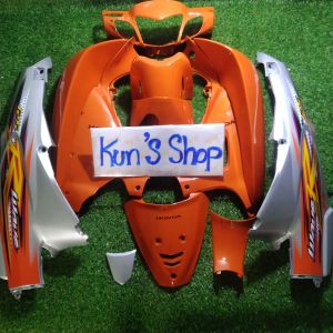 ชุดสี125Rหน้าแหลมเบ้ากุญแจกลมสีส้มท้ายบอร์นชิ้นงานสนิทเปลือกงานABS มี12ชิ้น