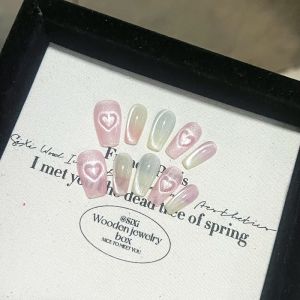 [Mugen Houyou] Heart Cats Eye Handmade Wear Nail Rainbow Candy Color Elegant White Short Nail Stickers