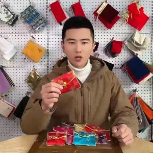 หนึ่งในเครื่องหมายในการผลิตเครื่องประดับ Snap Box ได้จากประเทศจีน