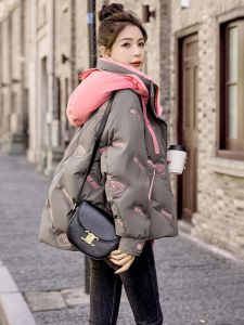 Jiujiang Womens Short Puffer Jacket 2025 Winter New Fashion Thickened Design Korean Style Commute Silk Filling China Made