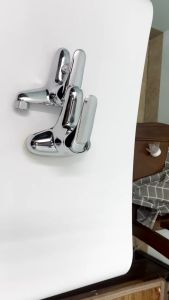 Bộ sen vòi tắm nóng lạnh chất liệu đồng mạ bóng CAESER Bộ sen tắm giá rẻ tiện dụng