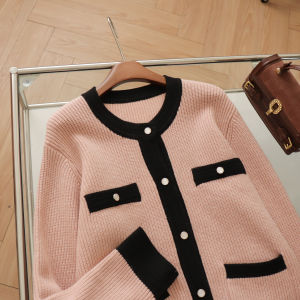 เสื้อสเวตเตอร์ถักหลวมๆ สีบล็อกสไตล์ย้อนยุคสำหรับผู้หญิงในฤดูใบไม้ร่วง/ฤดูหนาว พร้อมกระเป๋าสองข้าง เสื้อคลุมกันหนาวแบบสวมหัว