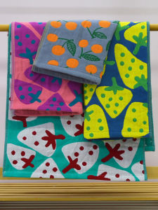 Pure Cotton Yarn Towel Large Absorbent Soft Bath Towel for Home Use Non-shedding Cute Cartoon Baby Bath Towel